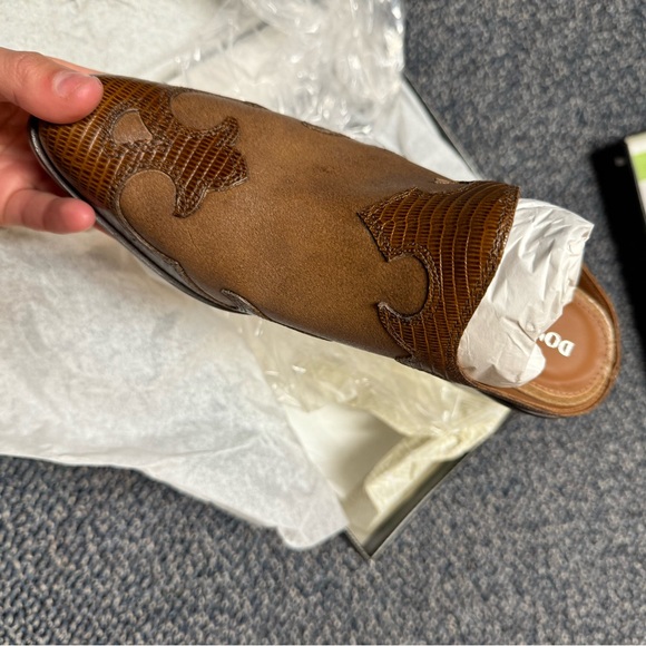 Shoes - Picture 7 of 8